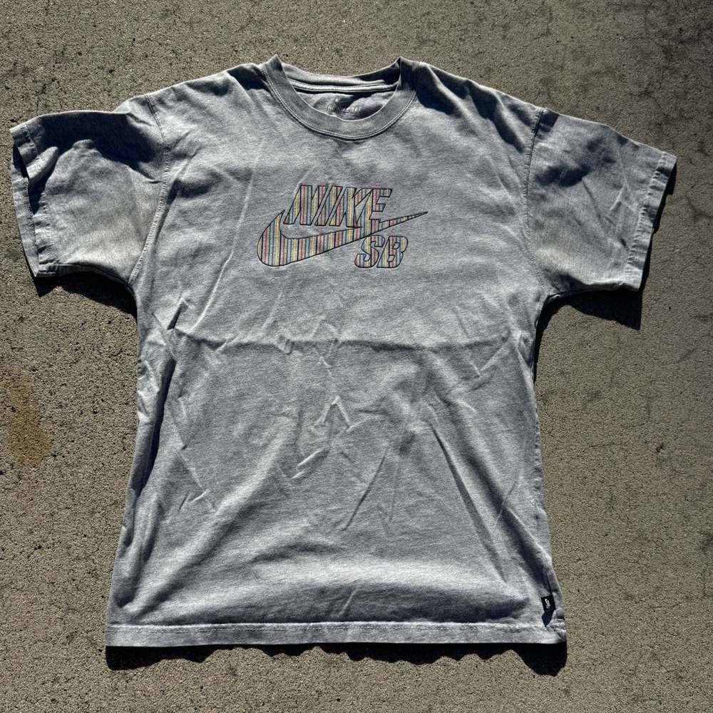 Nike‎ SB Gray Striped Logo T-Shirt The Nike Tee Men's Size S